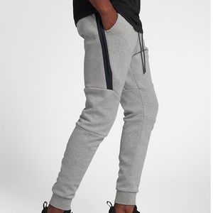 Nike lightweight joggers with pockets